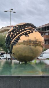 Sfera Grande di A. Pomodoro