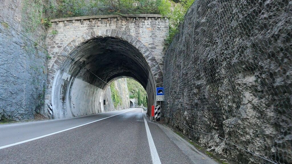 wąsko w tych tunelach!