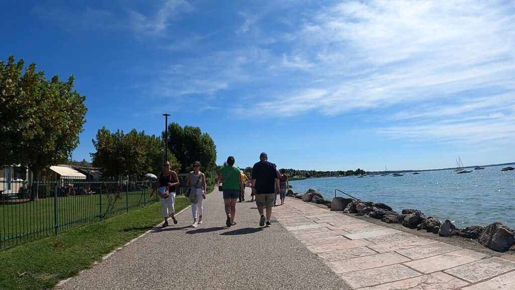 nie da się jechać płynnie przy takich pieszych